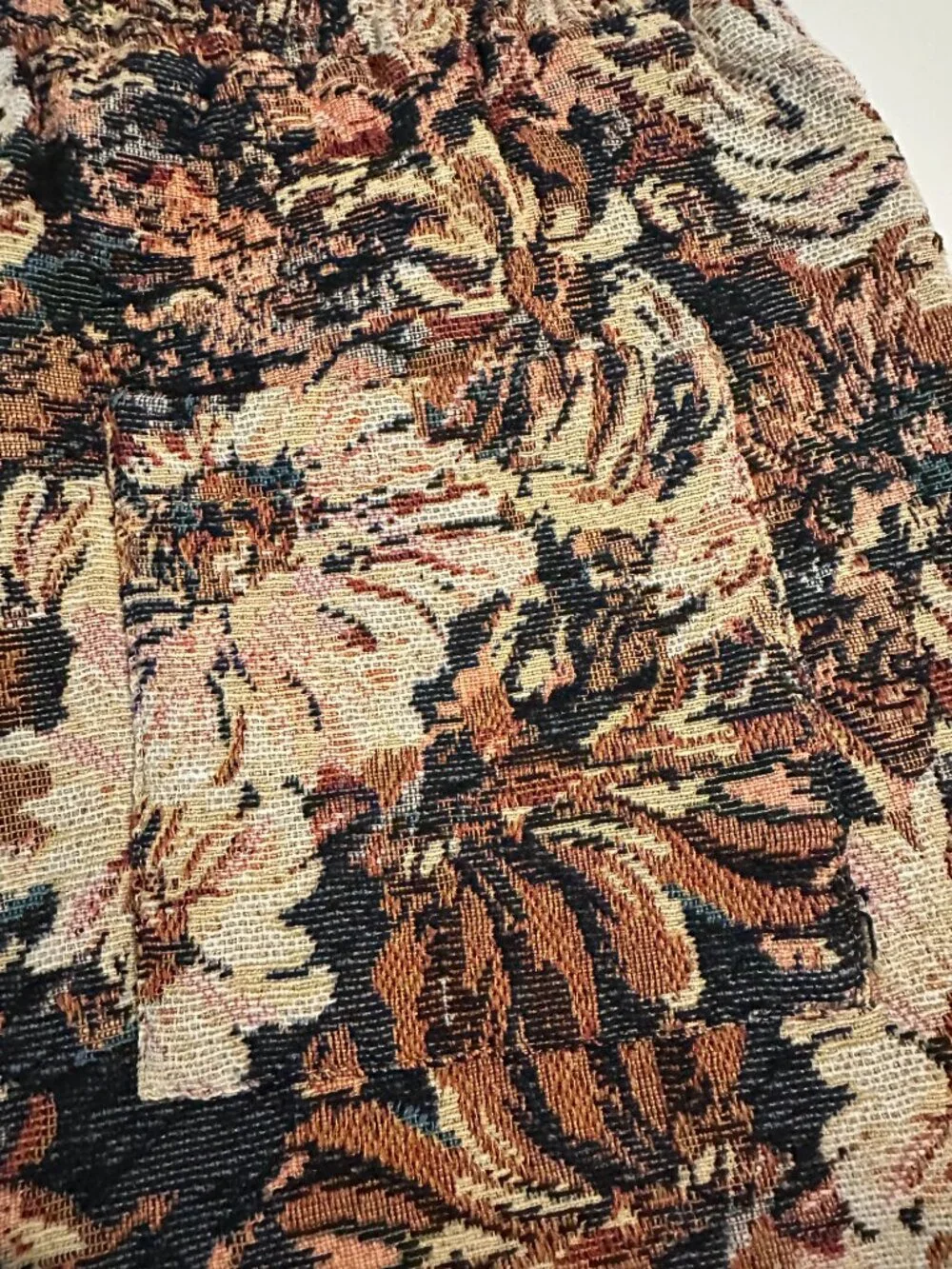 Men's floral print shorts, Size L, black, tan & dark brown - Picture 5 of 9